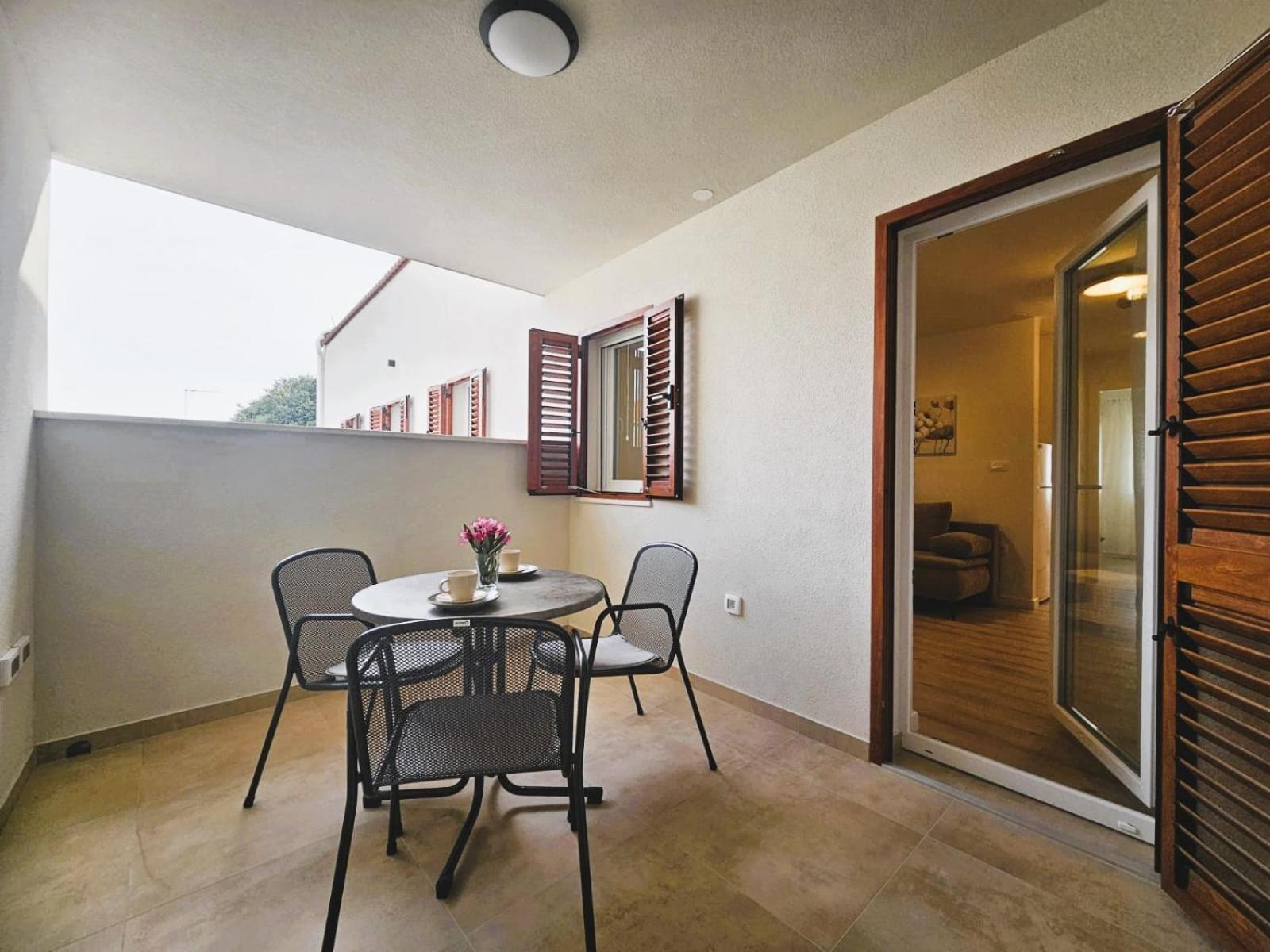 Apartments Miamare 2 Примоштен Экстерьер фото