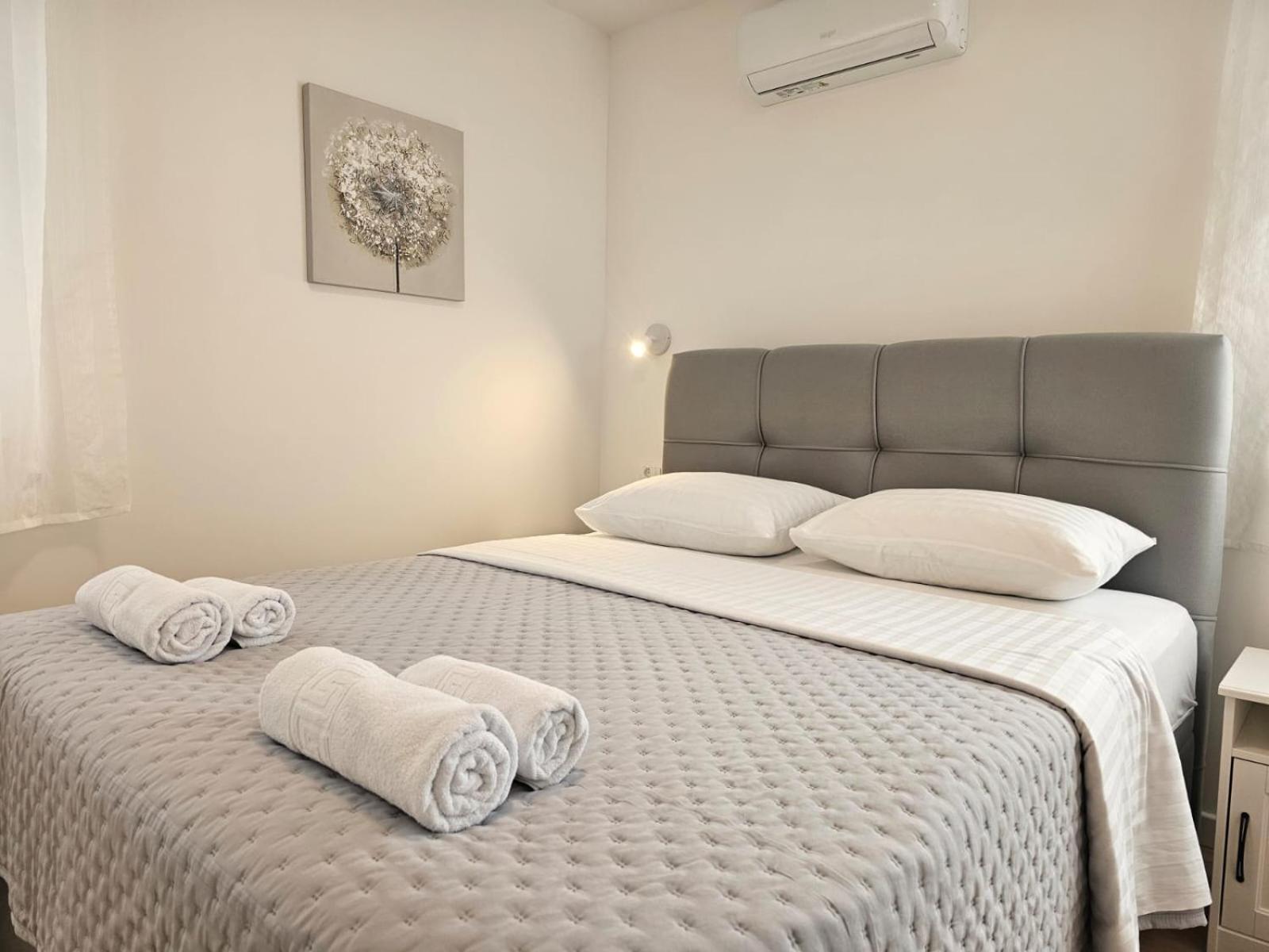 Apartments Miamare 2 Примоштен Экстерьер фото